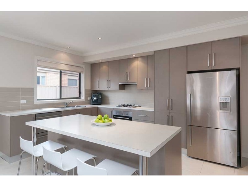 8 Dampier Close, Craigieburn VIC 3064