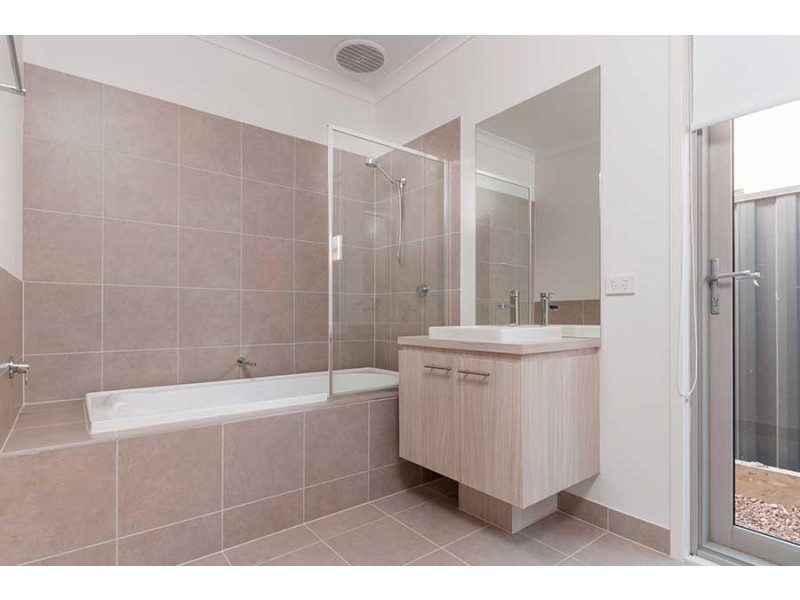 9 Euphoria Street, Craigieburn VIC 3064