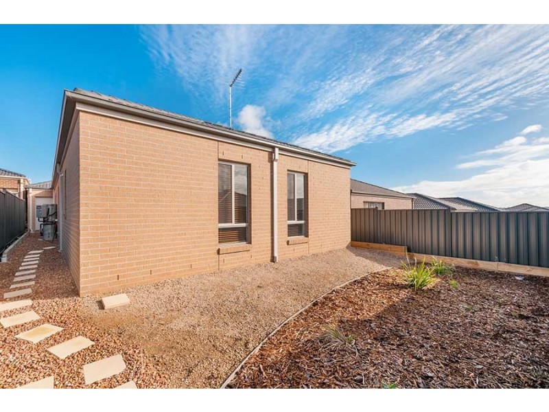 9 Euphoria Street, Craigieburn VIC 3064