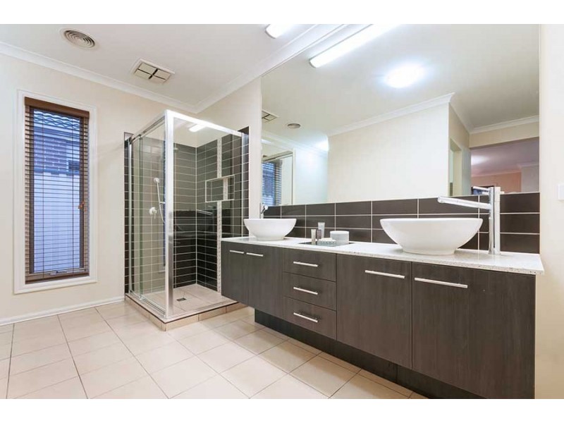 3 Ravenwoods Way, Craigieburn VIC 3064