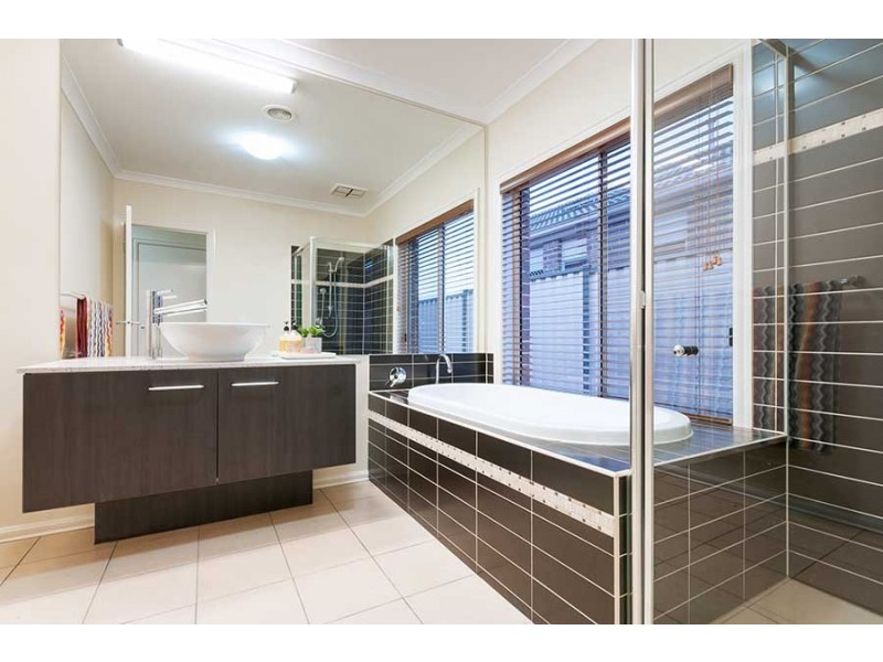 3 Ravenwoods Way, Craigieburn VIC 3064