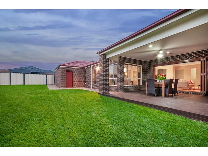 3 Ravenwoods Way, Craigieburn VIC 3064