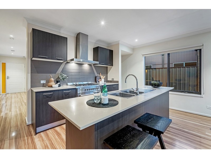 2 Powell Street, Craigieburn VIC 3064