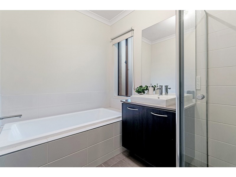 2 Powell Street, Craigieburn VIC 3064