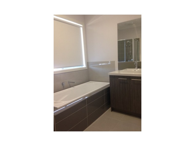 17 Dashing Road, Craigieburn VIC 3064