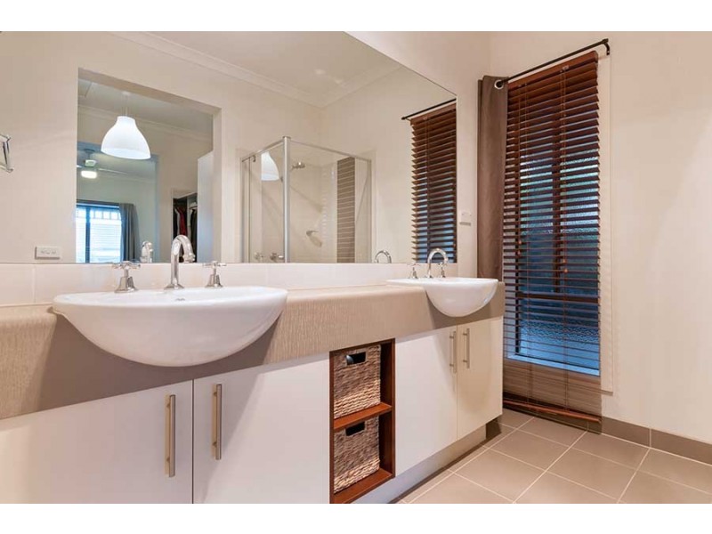 32 Ebony Circuit, Craigieburn VIC 3064