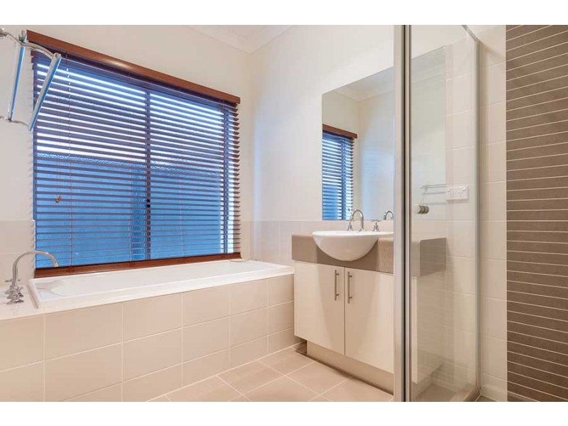 32 Ebony Circuit, Craigieburn VIC 3064