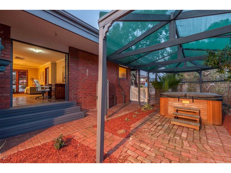 9 Heversham Grove, Greenvale VIC 3059