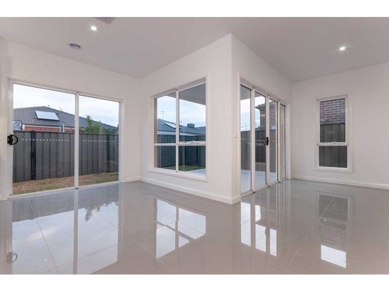 25 Viewmont Avenue, Craigieburn VIC 3064