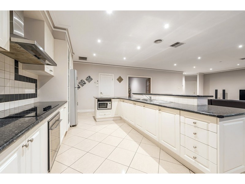 4 Holbeck Place, Craigieburn VIC 3064