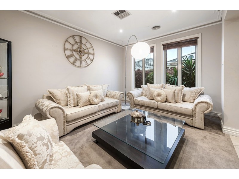 4 Holbeck Place, Craigieburn VIC 3064