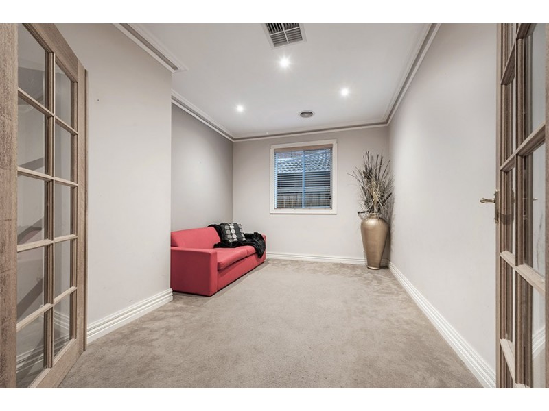 4 Holbeck Place, Craigieburn VIC 3064