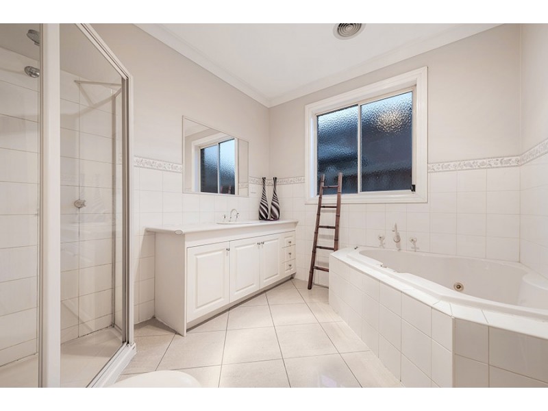 4 Holbeck Place, Craigieburn VIC 3064