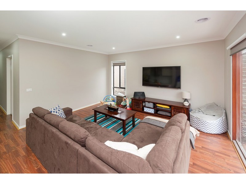16 Falkland Road, Craigieburn VIC 3064