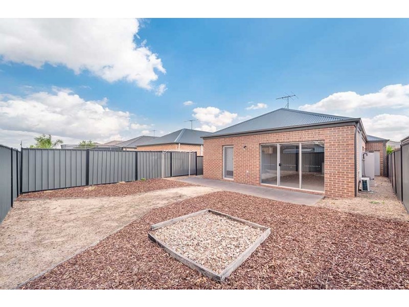 7 Hartow Street, Craigieburn VIC 3064