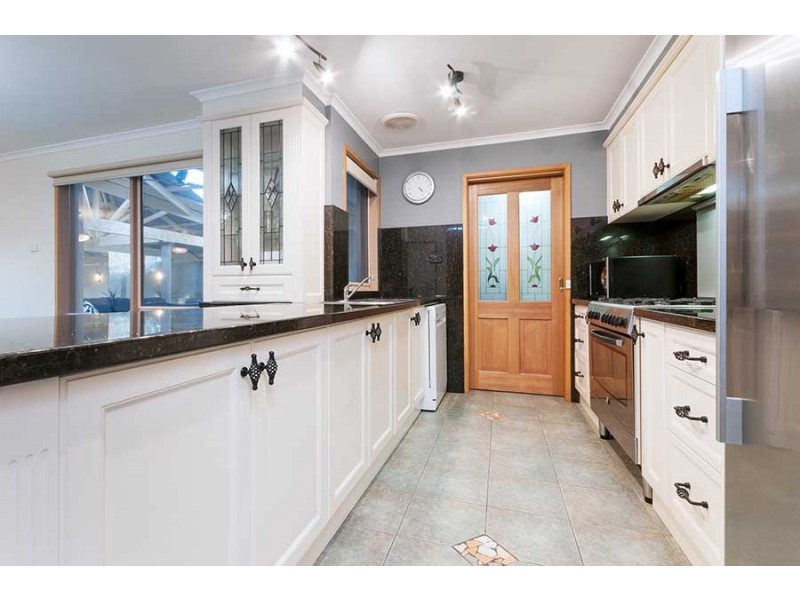 30 Pembroke Crescent, Craigieburn VIC 3064