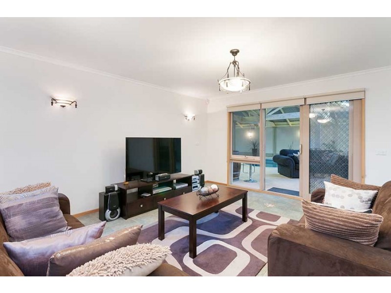 30 Pembroke Crescent, Craigieburn VIC 3064