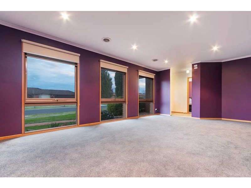 30 Pembroke Crescent, Craigieburn VIC 3064