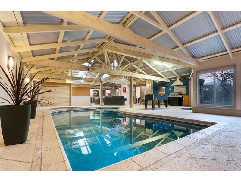 30 Pembroke Crescent, Craigieburn VIC 3064