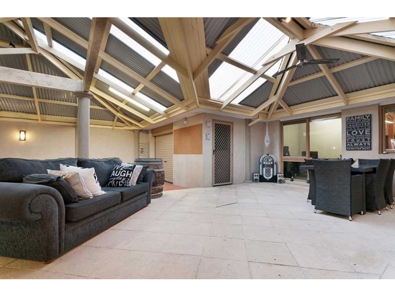 30 Pembroke Crescent, Craigieburn VIC 3064