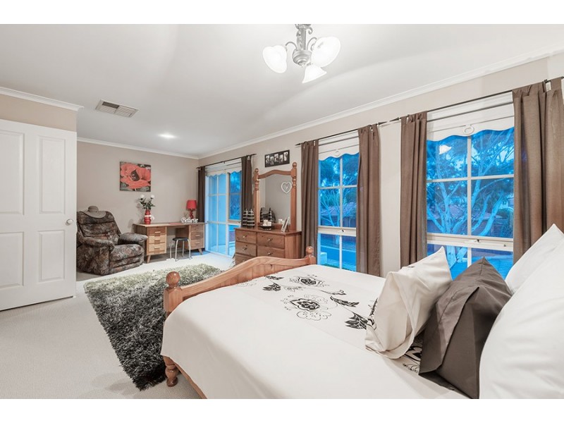 4 Porter Avenue, Roxburgh Park VIC 3064