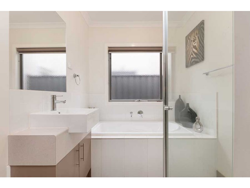 5 Hadley Lane, Craigieburn VIC 3064