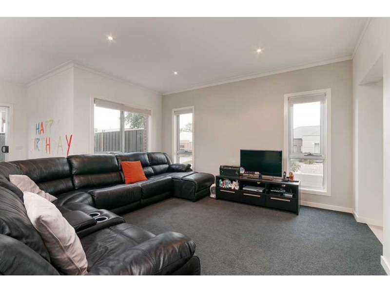 8 Burrora Way, Craigieburn VIC 3064
