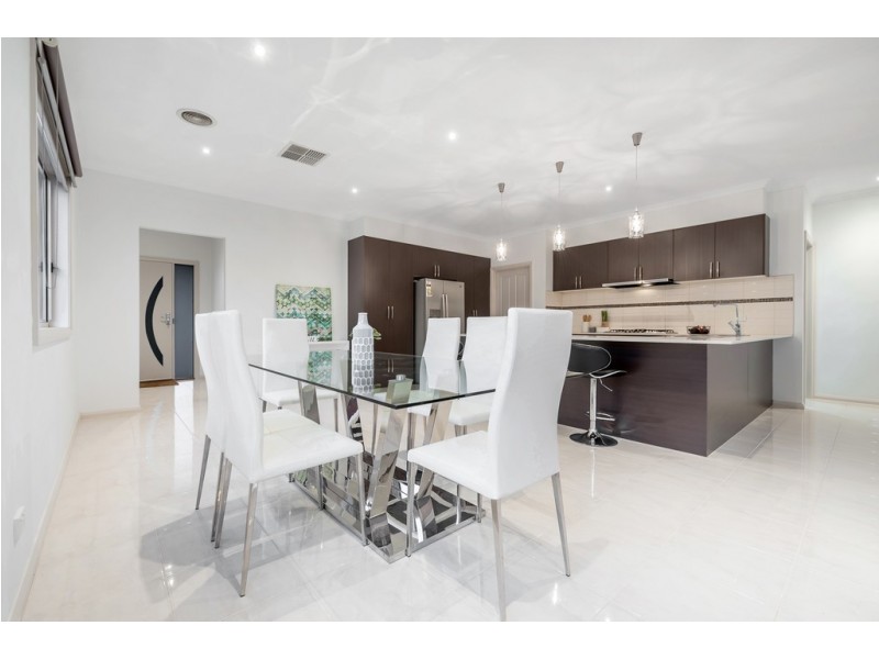 31 Thorngrove Avenue, Craigieburn VIC 3064
