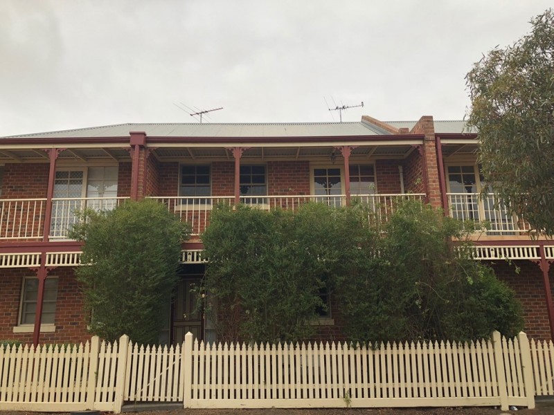 11 Meadowbank Lane, Craigieburn VIC 3064