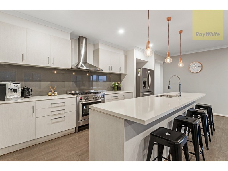 18 Baronial Way, Craigieburn VIC 3064