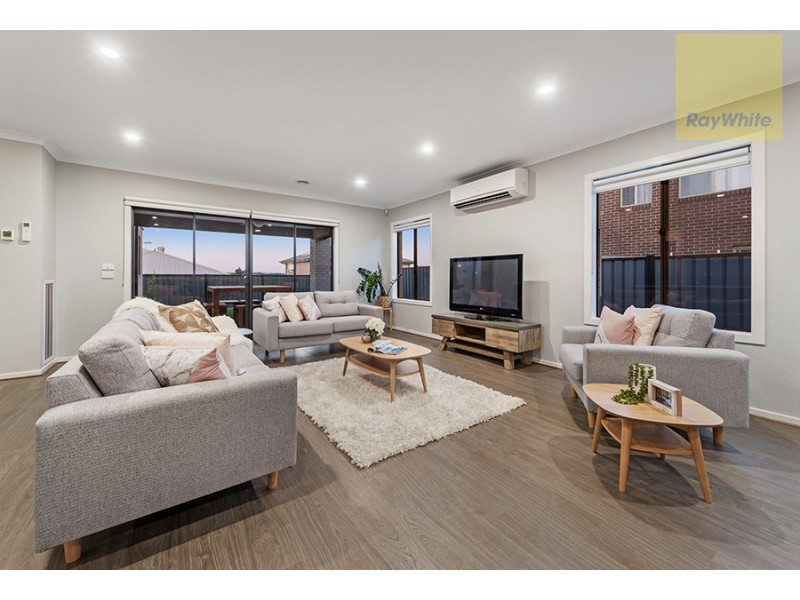 18 Baronial Way, Craigieburn VIC 3064