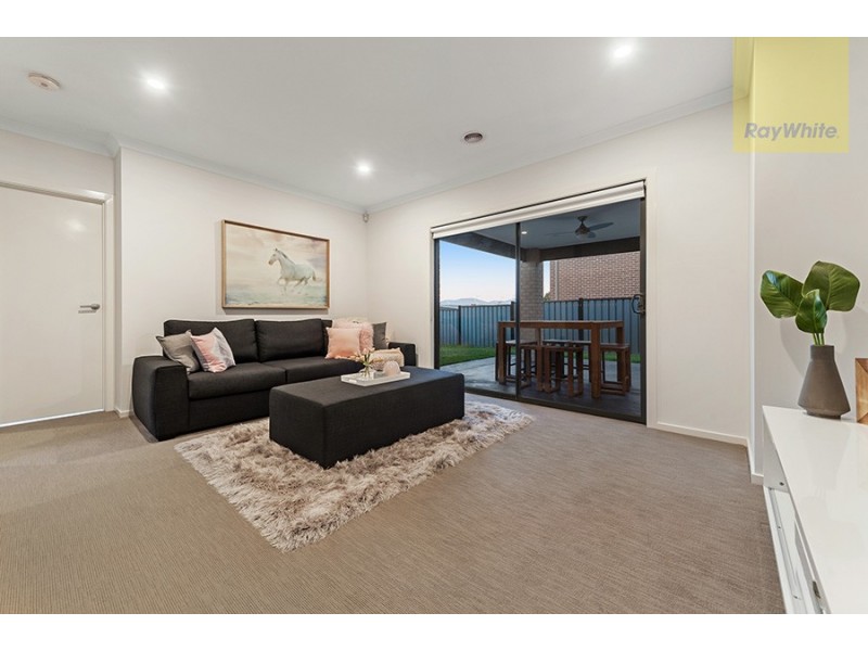 18 Baronial Way, Craigieburn VIC 3064
