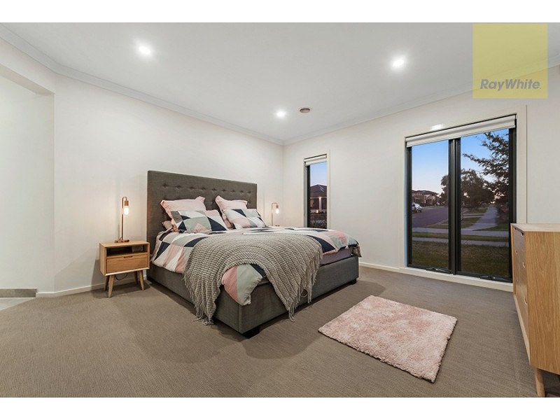 18 Baronial Way, Craigieburn VIC 3064