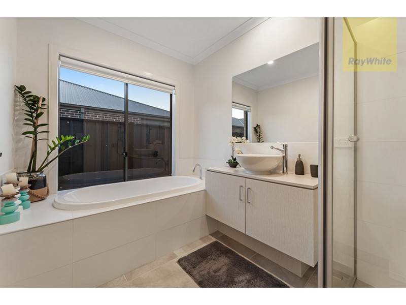 18 Baronial Way, Craigieburn VIC 3064