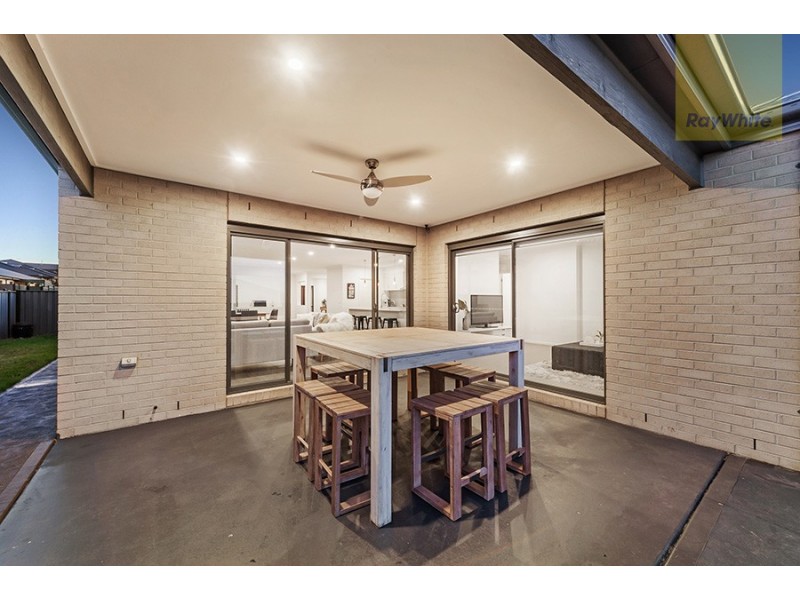 18 Baronial Way, Craigieburn VIC 3064