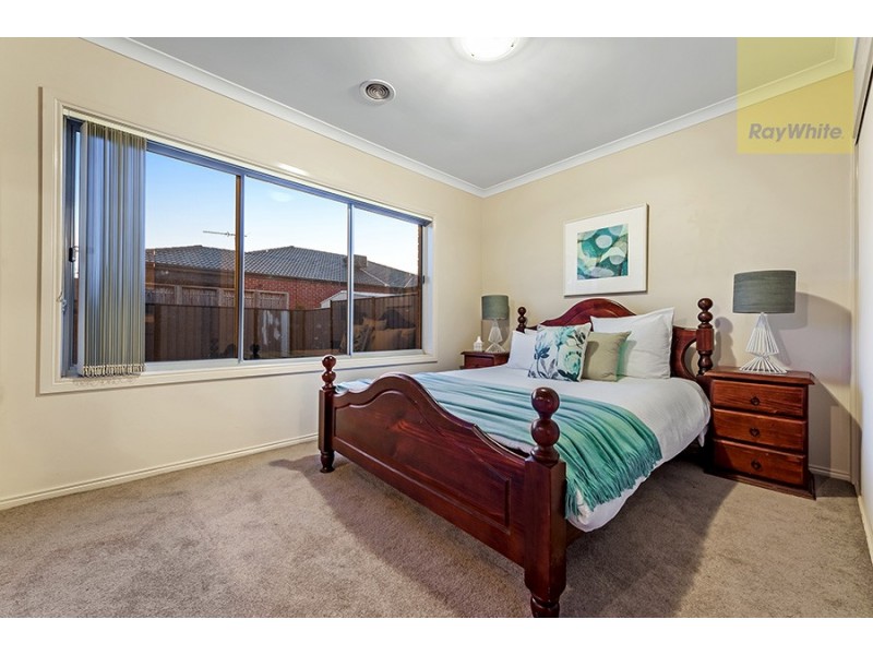 4 Redheugh Street, Craigieburn VIC 3064