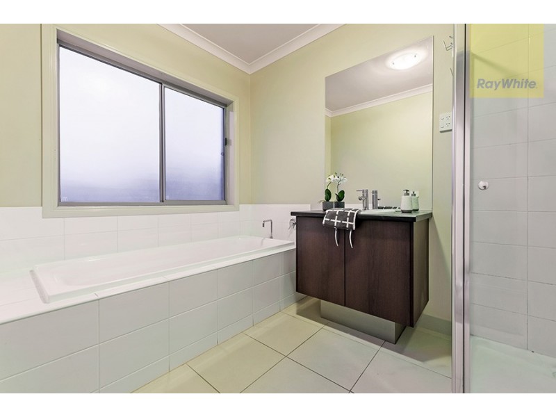 4 Redheugh Street, Craigieburn VIC 3064