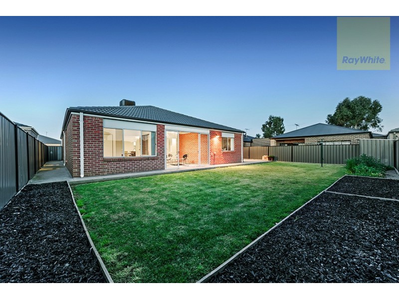 4 Redheugh Street, Craigieburn VIC 3064