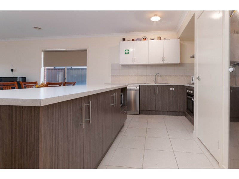 33 Fermont Avenue, Craigieburn VIC 3064