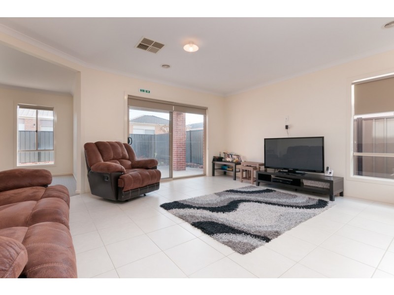 33 Fermont Avenue, Craigieburn VIC 3064