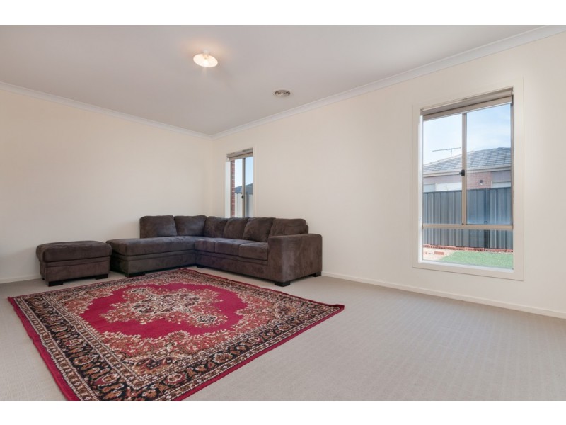 33 Fermont Avenue, Craigieburn VIC 3064