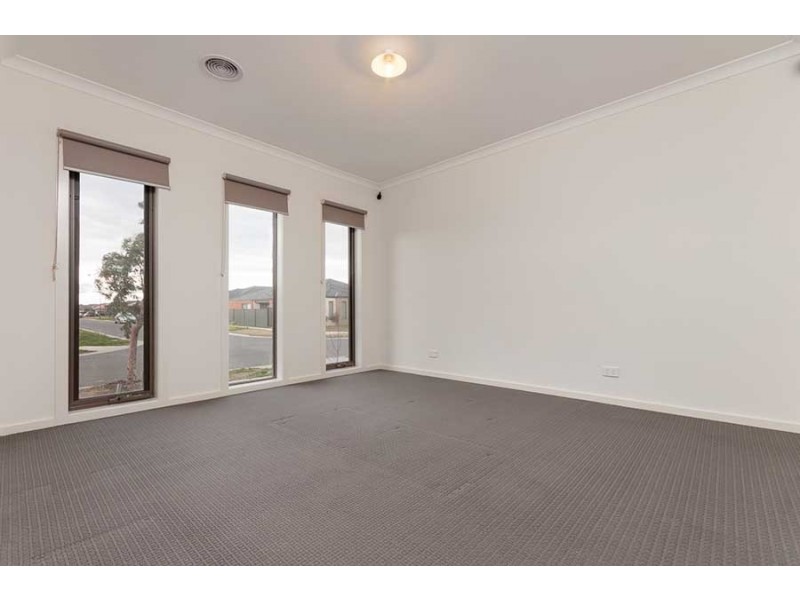 89 Moor Park Drive, Craigieburn VIC 3064
