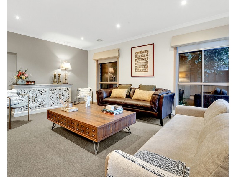 8 Osprey Place, Craigieburn VIC 3064