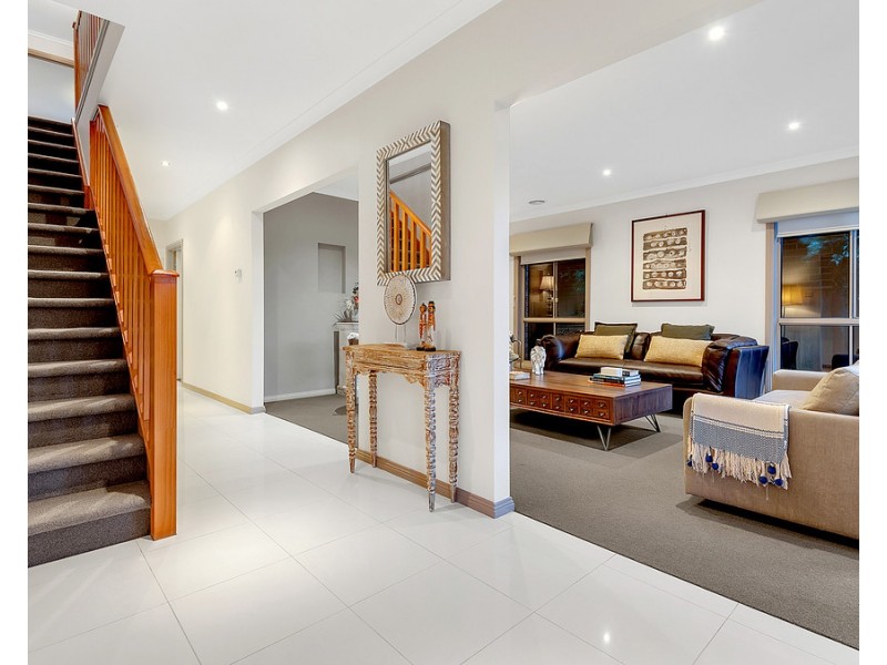 8 Osprey Place, Craigieburn VIC 3064