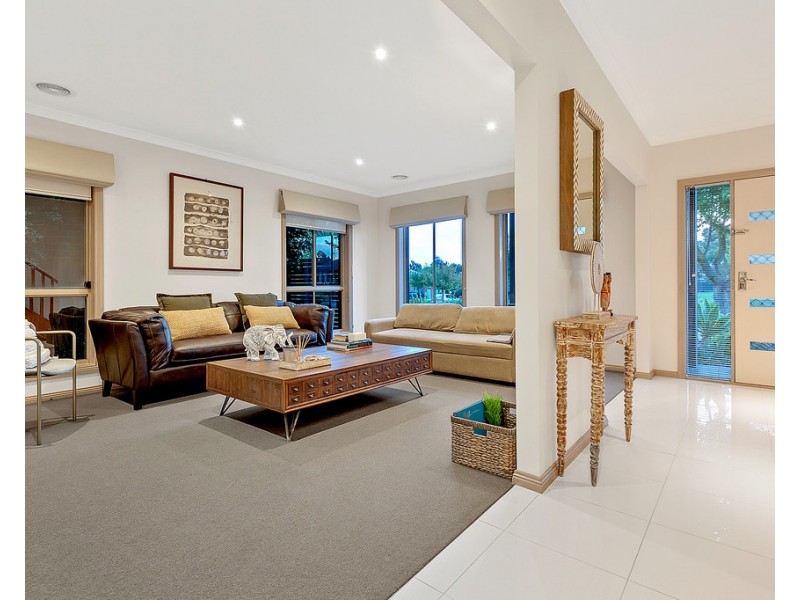 8 Osprey Place, Craigieburn VIC 3064