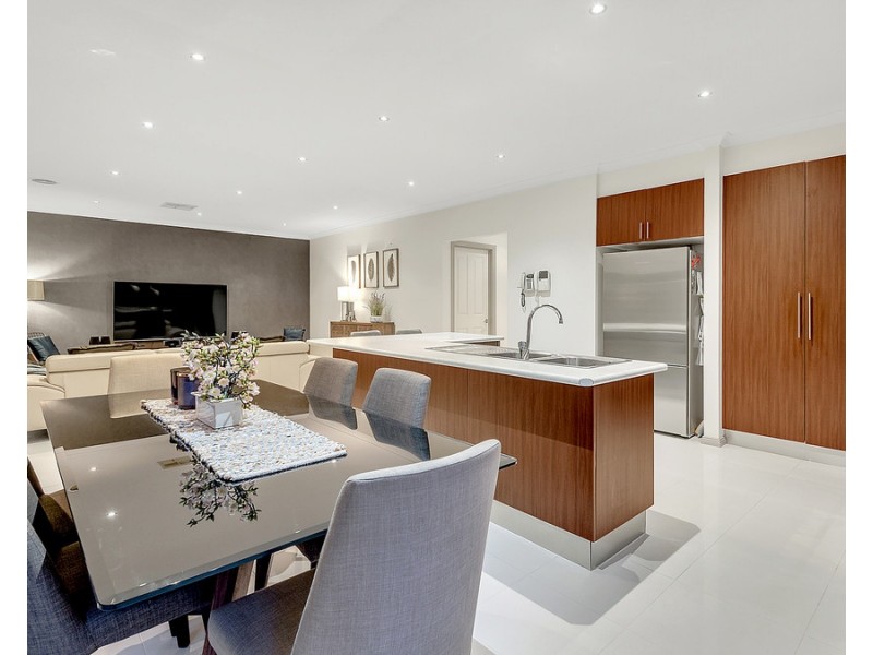 8 Osprey Place, Craigieburn VIC 3064