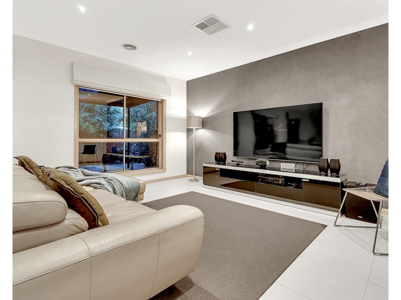 8 Osprey Place, Craigieburn VIC 3064