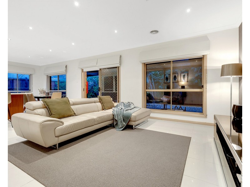 8 Osprey Place, Craigieburn VIC 3064