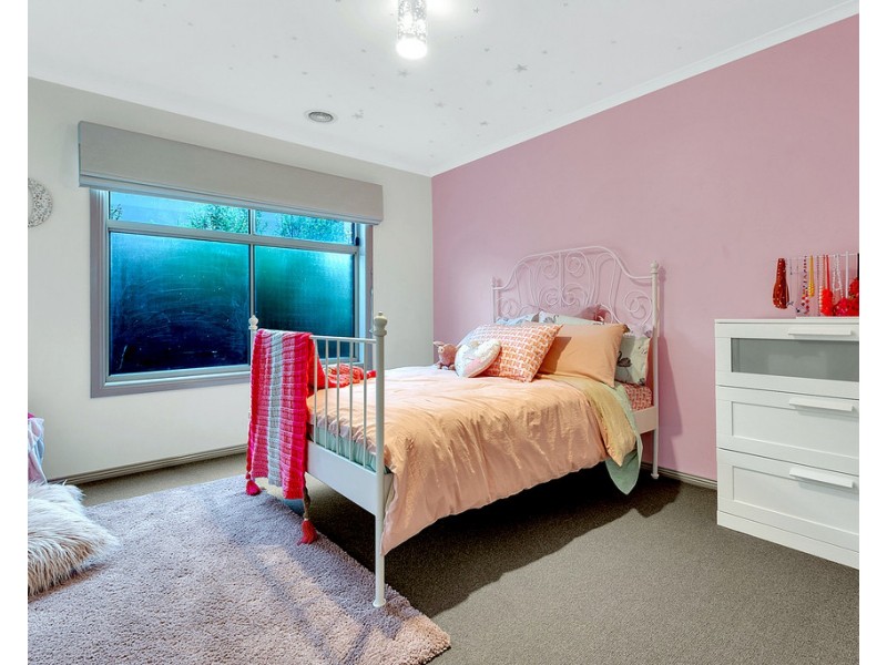 8 Osprey Place, Craigieburn VIC 3064