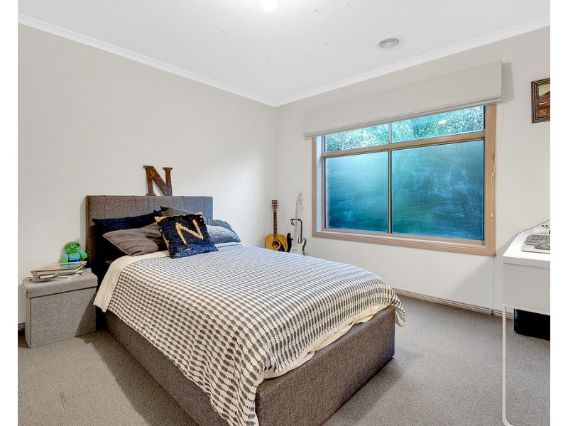 8 Osprey Place, Craigieburn VIC 3064